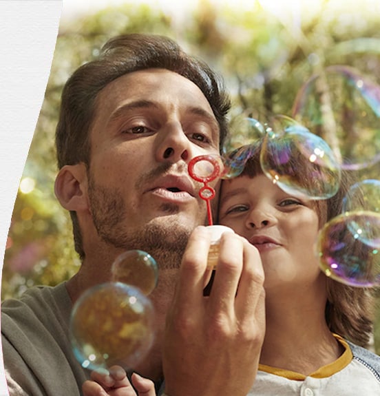 Padre e hijo jugando