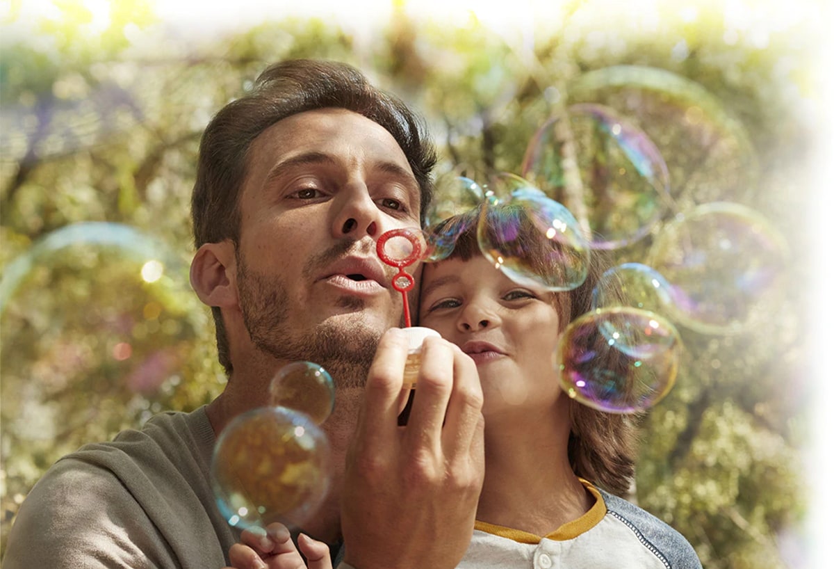 Otec a syn bublifukem