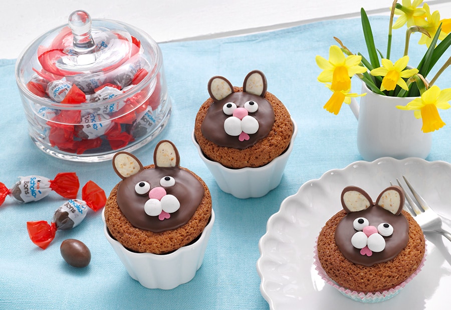 Osterhasen-Muffins mit kinder Schoko-Bons Osterhasen-Muffins mit kinder Schoko-Bons