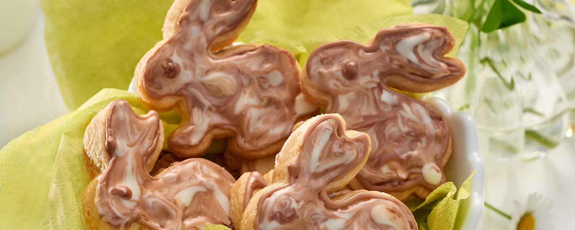 Osterhasenplätzchen mit kinder Schokolade® Osterhasenplätzchen mit kinder Schokolade®