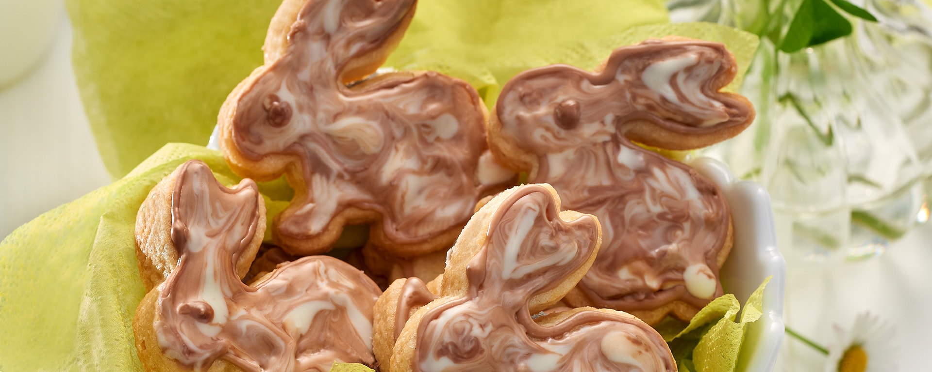 Osterhasenplätzchen mit kinder Schokolade® Osterhasenplätzchen mit kinder Schokolade®