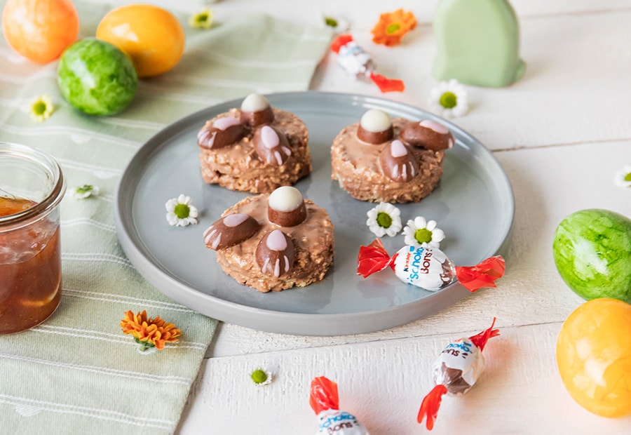 Osterhäschen mit kinder Schoko-Bons Osterhäschen mit kinder Schoko-Bons
