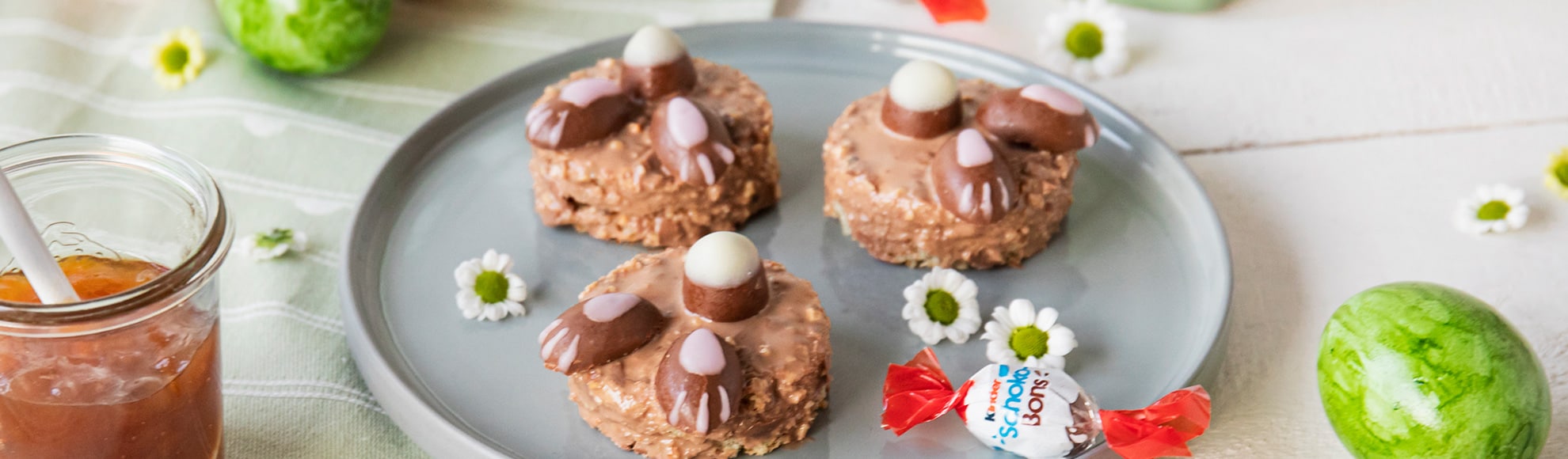 Osterhäschen mit kinder Schoko-Bons Osterhäschen mit kinder Schoko-Bons