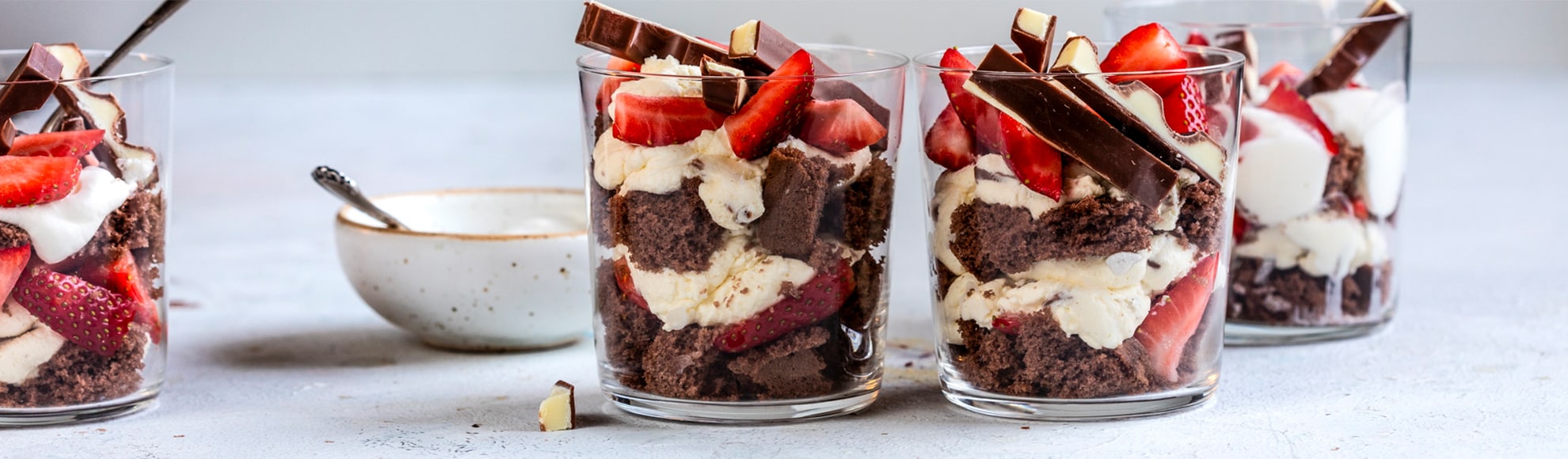 Schicht-Dessert mit kinder Riegel