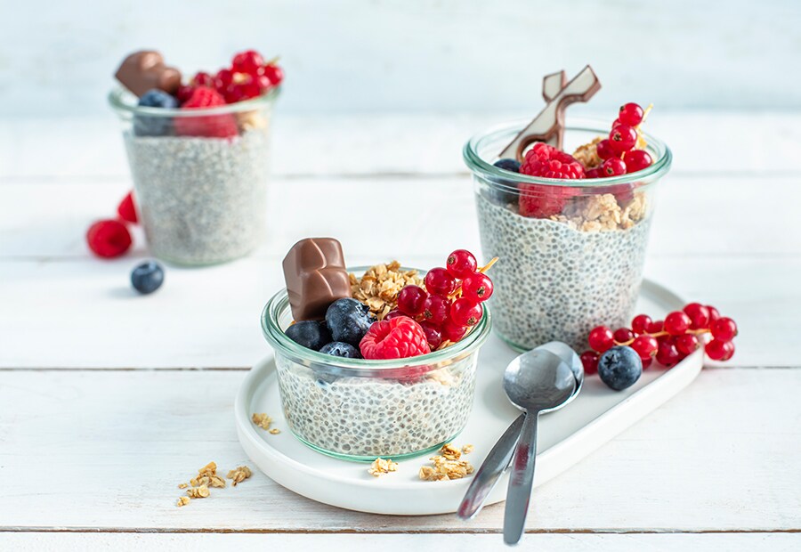 Chiapudding mit Mandel-Honig-Granola von kinder Chiapudding mit Mandel-Honig-Granola von kinder