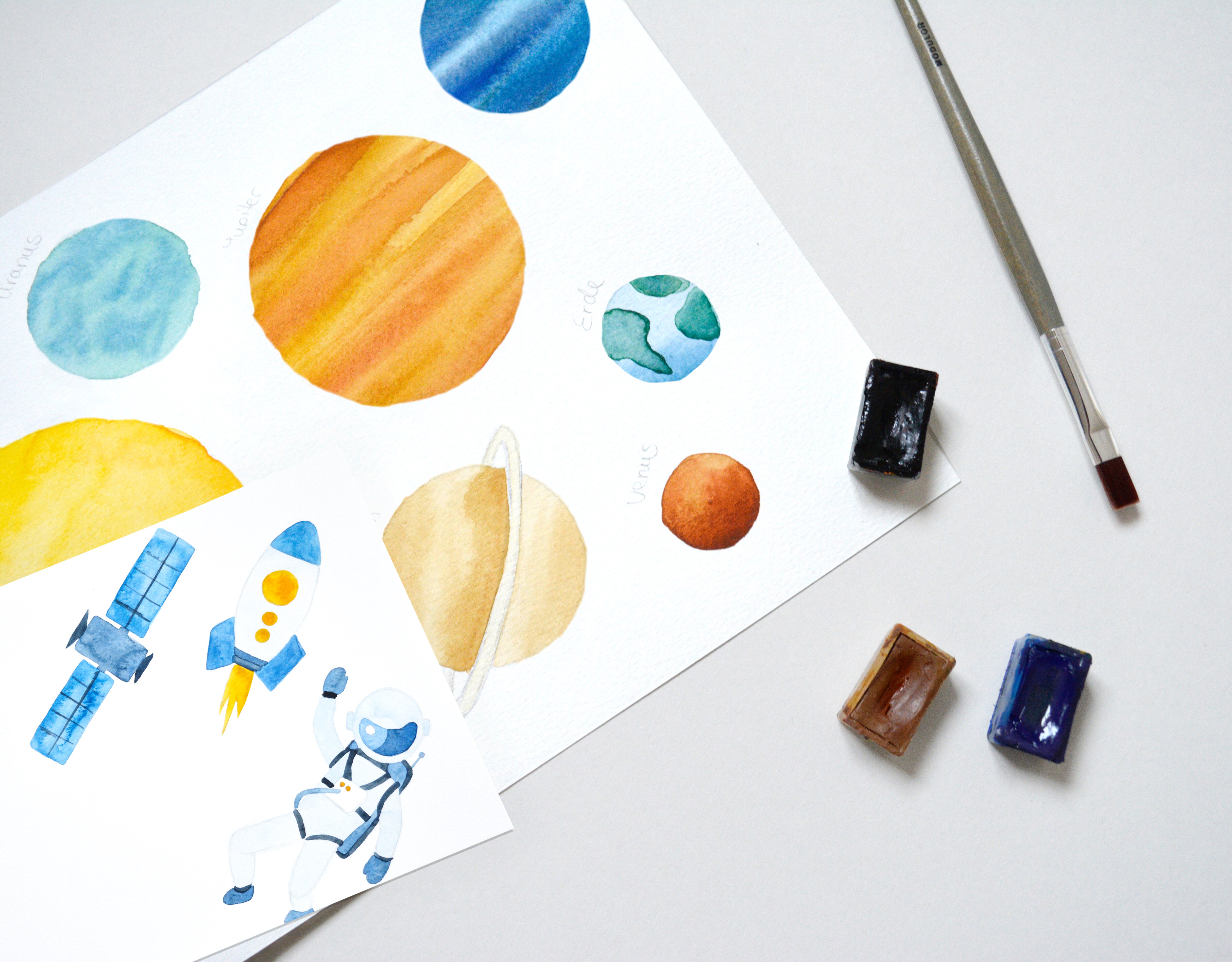 Planeten-Girlande basteln – Kreativ-Ideen - kinder Deutschland Planeten-Girlande basteln – Kreativ-Ideen - kinder Deutschland