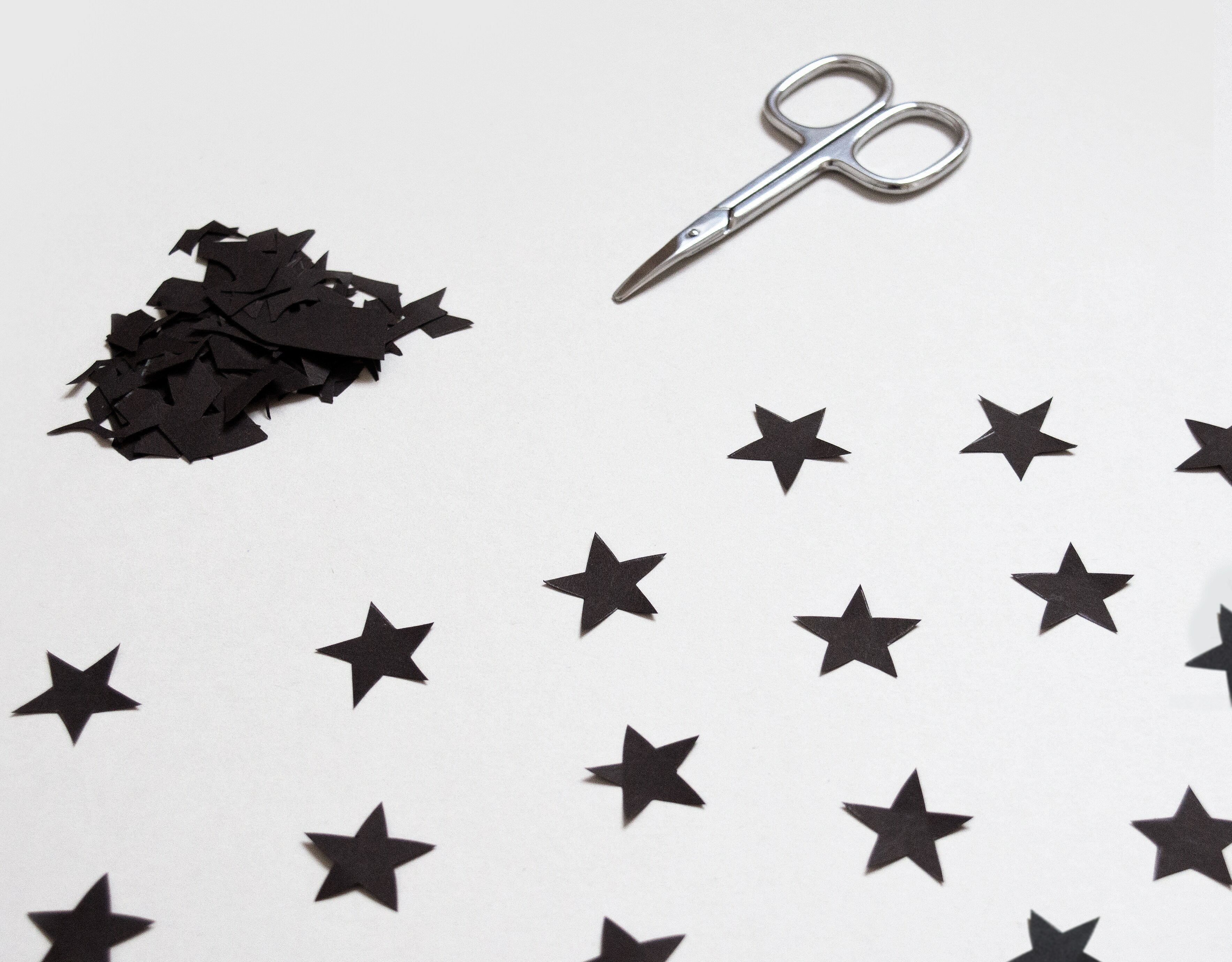 Planeten-Girlande basteln – Kreativ-Ideen - kinder Deutschland Planeten-Girlande basteln – Kreativ-Ideen - kinder Deutschland