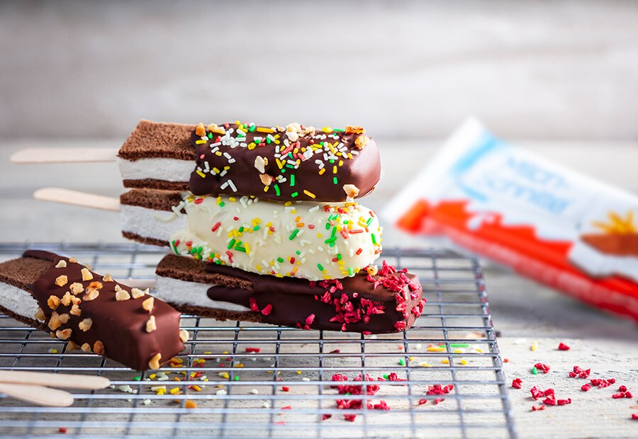 Eis-Kreationen mit Milch-Schnitte