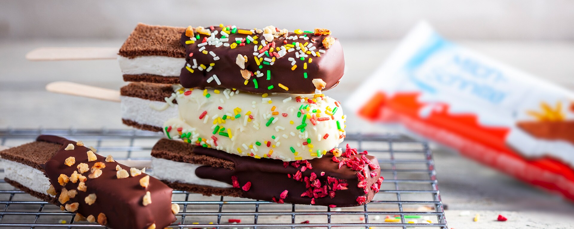 Eis-Kreationen mit Milch-Schnitte