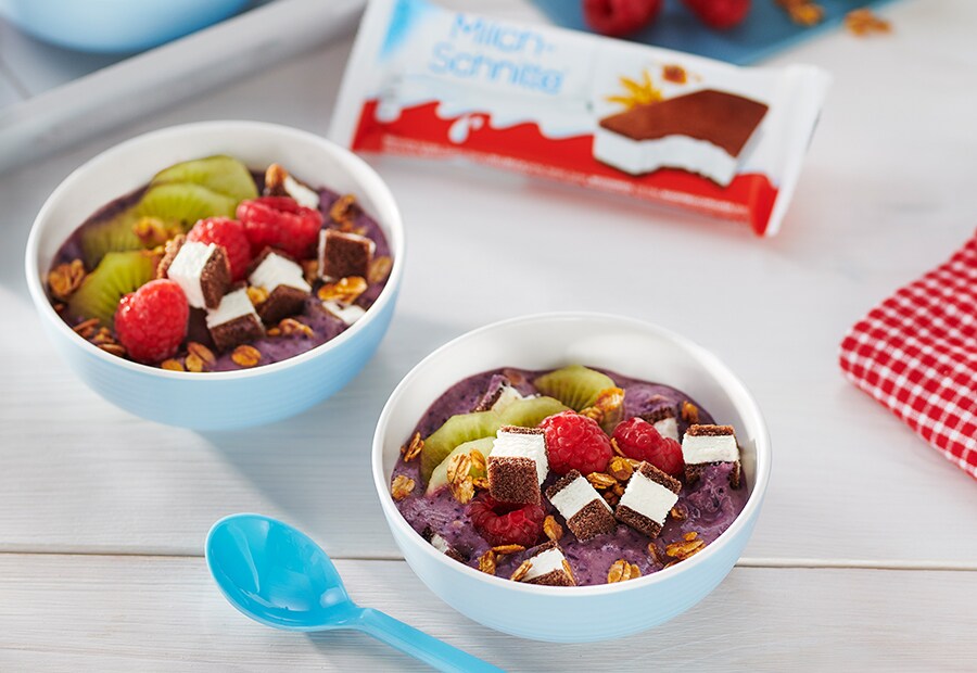 Smoothie-Bowl mit Milch-Schnitte