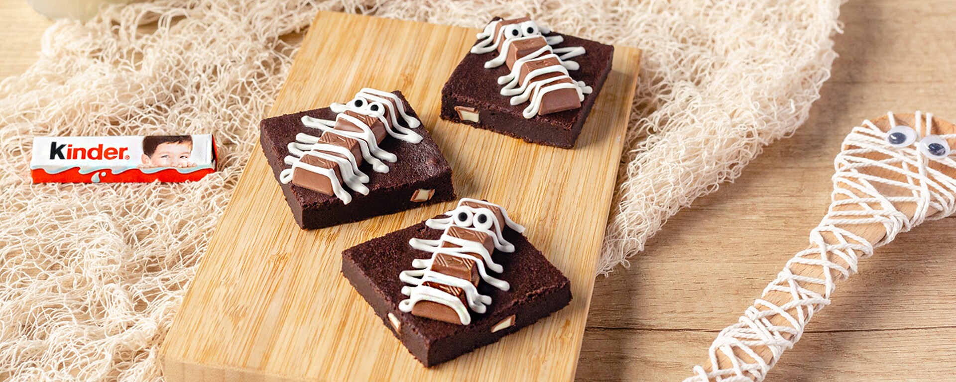Halloween Mumien-Brownies mit kinder Schokolade Halloween Mumien-Brownies mit kinder Schokolade