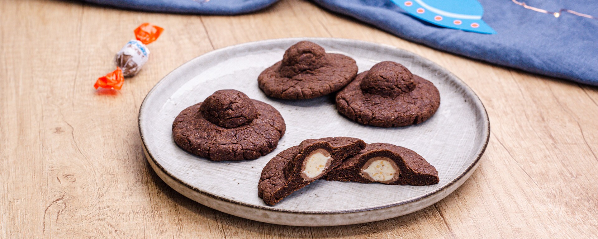 UFO-Kekse mit kinder Schoko-Bon UFO-Kekse mit kinder Schoko-Bon