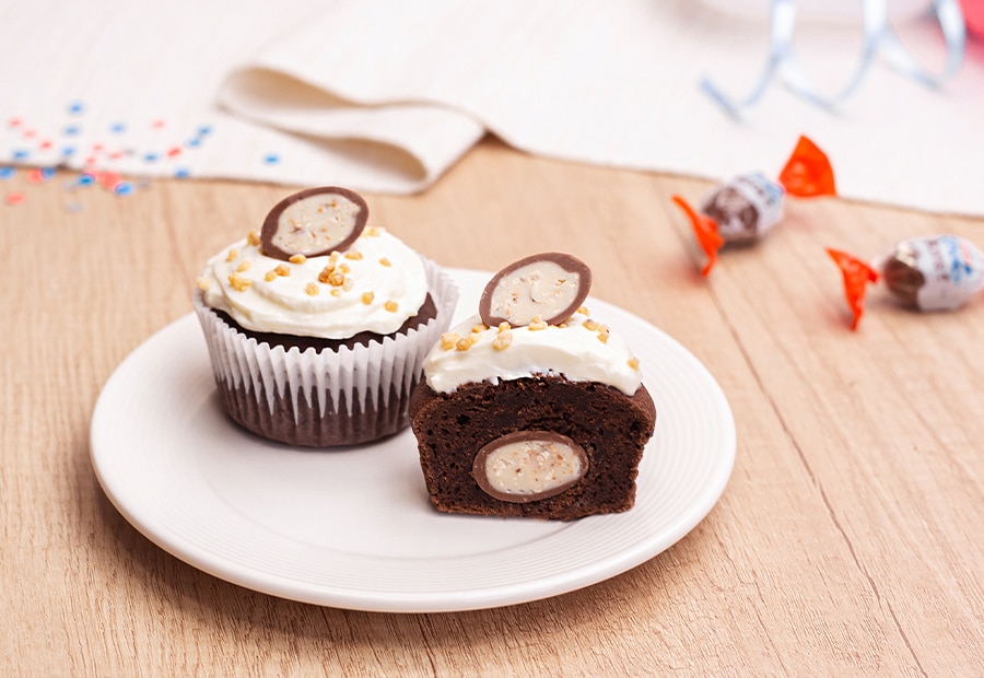 Schoko-Cupcakes mit kinder Schoko-Bons Schoko-Cupcakes mit kinder Schoko-Bons