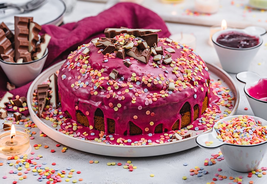 Pinata-Kuchen mit kinder Schokolade Pinata-Kuchen mit kinder Schokolade