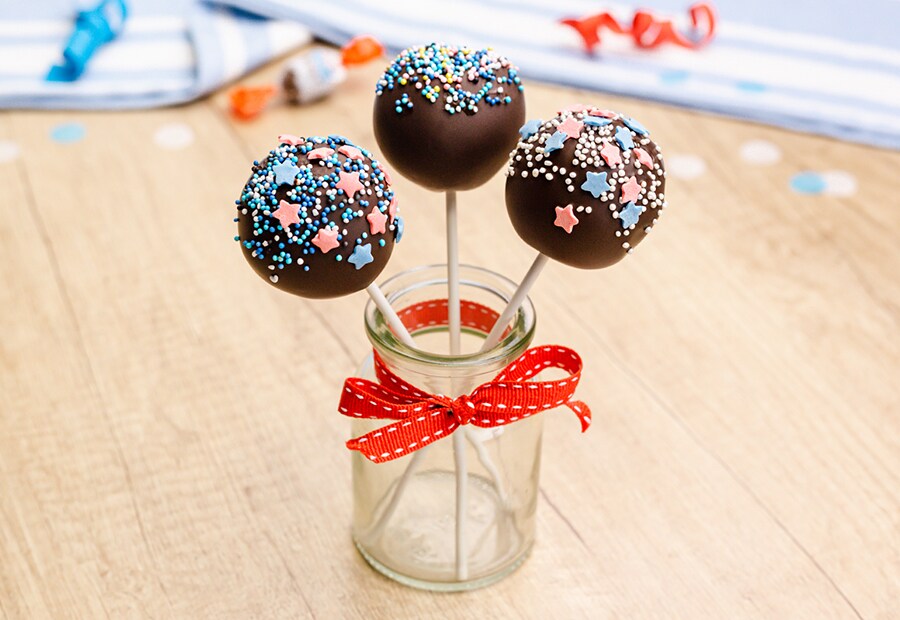 Cakepops mit kinder Schoko-Bons Cakepops mit kinder Schoko-Bons
