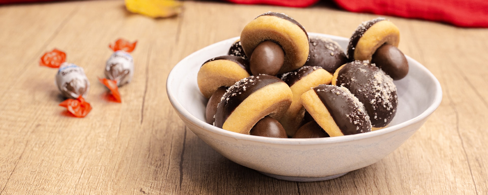Pilz-Plätzchen mit kinder Schoko-Bons Pilz-Plätzchen mit kinder Schoko-Bons