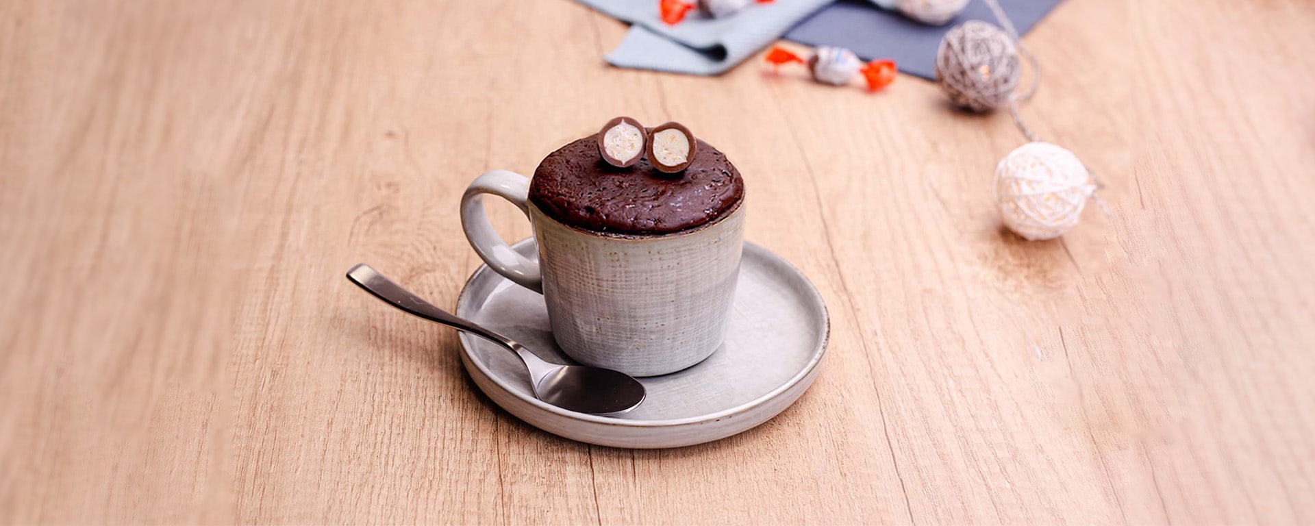 kinder Schoko-Bons - Schokotassenkuchen mit kinder Schoko-Bons