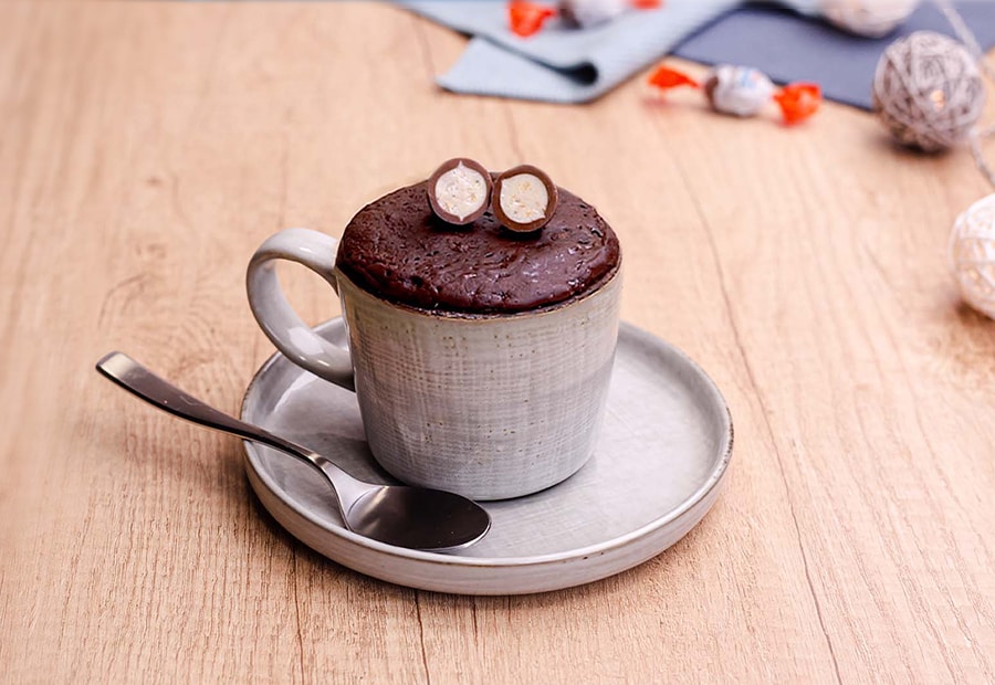 kinder Schoko-Bons - Schokotassenkuchen mit kinder Schoko-Bons