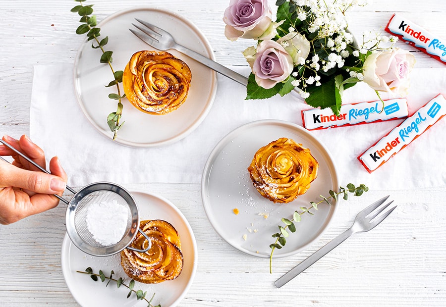 Blaetterteigrosen mit kinder Riegel Blaetterteigrosen mit kinder Riegel