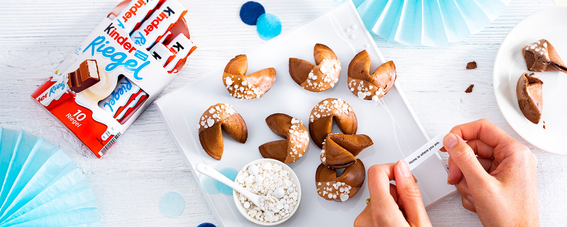 Kakao-Glückskekse mit Liebesbotschaft mit kinder Riegel