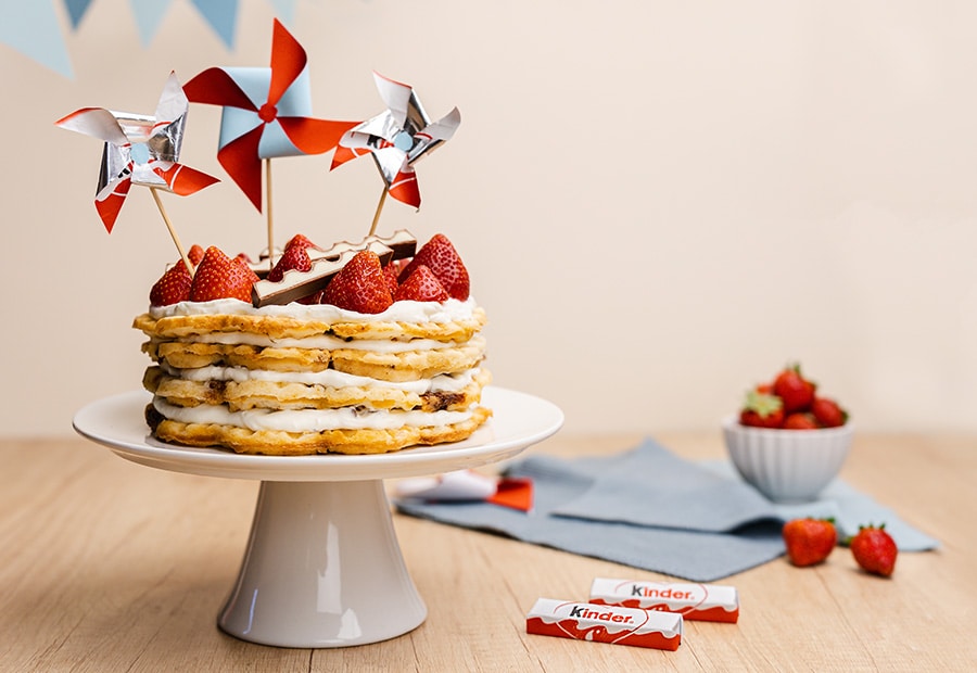 Schoko-Waffel-Kuchen mit kinder Schokolade  Schoko-Waffel-Kuchen mit kinder Schokolade