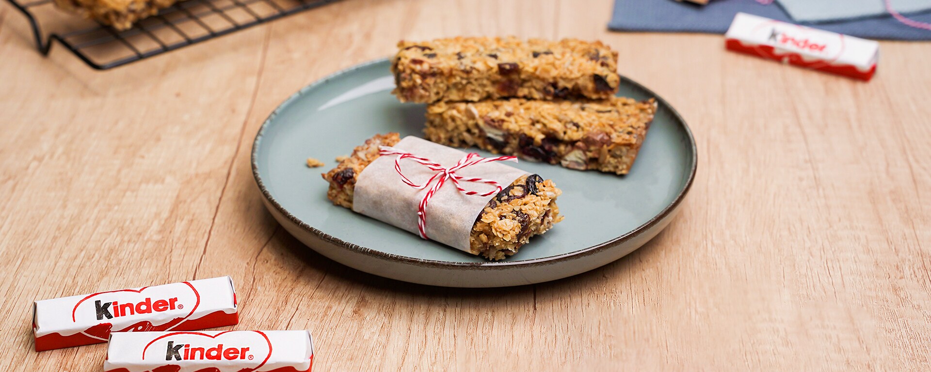 Schoko-Müsliriegel mit kinder Schokolade Schoko-Müsliriegel mit kinder Schokolade