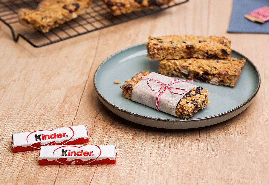 Schoko-Müsliriegel mit kinder Schokolade Schoko-Müsliriegel mit kinder Schokolade