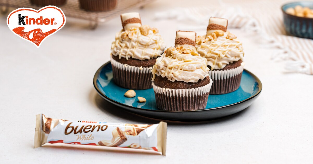 Haselnuss-Cupcakes mit weißer Schokolade mit kinder bueno - kinder ...