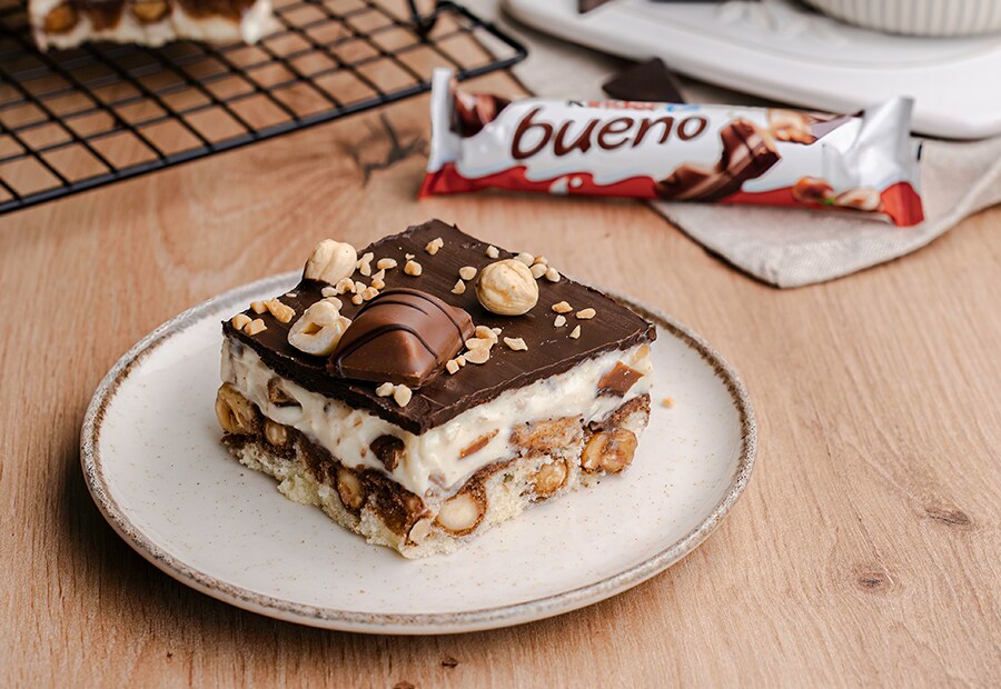 Snow White Cake mit kinder bueno Header Mobile