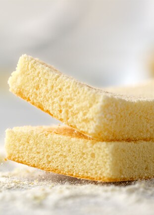 Der lockere Kuchenteig zergeht auf der Zunge.