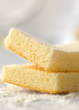 Der lockere Kuchenteig zergeht auf der Zunge.