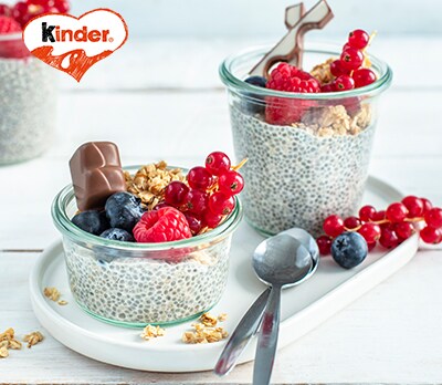 Chiapudding mit Mandel-Honig-Granola von kinder Chiapudding mit Mandel-Honig-Granola von kinder
