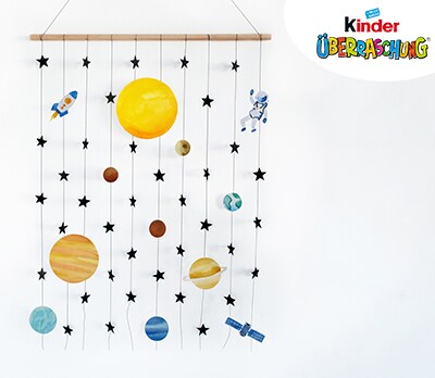 Planeten-Girlande basteln – Kreativ-Ideen - kinder Deutschland Planeten-Girlande basteln – Kreativ-Ideen - kinder Deutschland