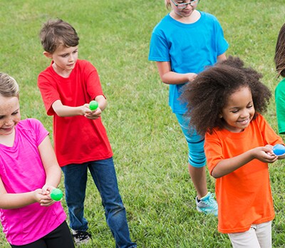 Eierlauf mit kinder Schoko-Bons Eierlauf mit kinder Schoko-Bons