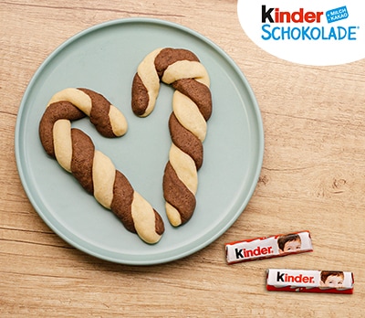 Weihnachtliche Zuckerstangen-Plätzchen mit kinder Schokolade Weihnachtliche Zuckerstangen-Plätzchen mit kinder Schokolade