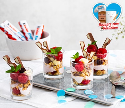 Erdbeer-Schichtdessert mit kinder Riegel