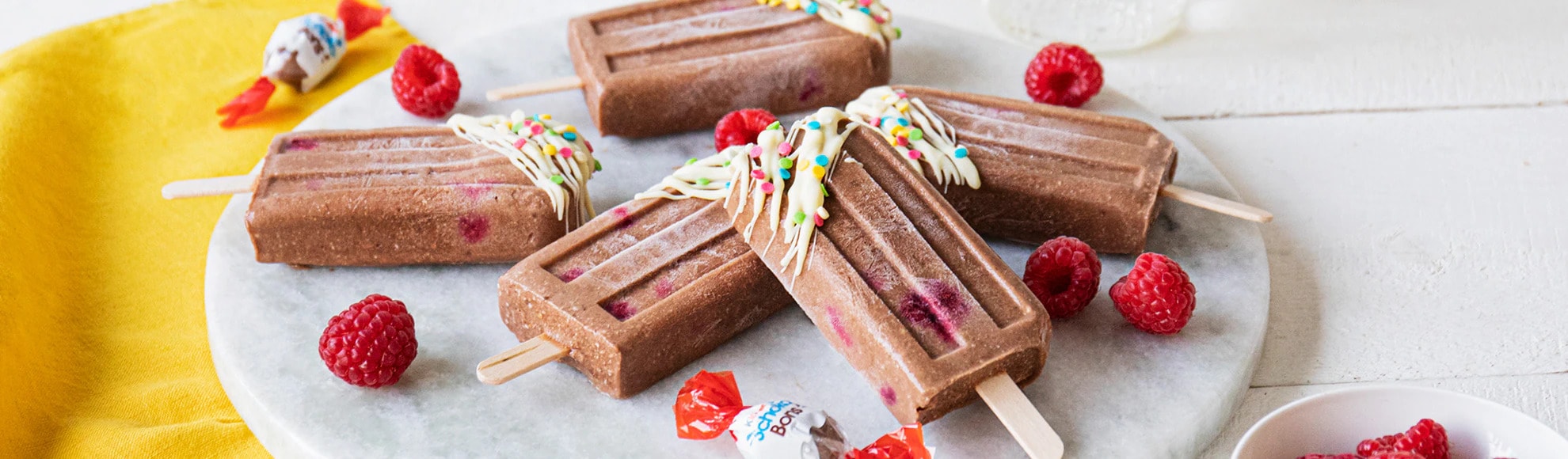 Banan & hindbæris med Kinder Schoko-Bons