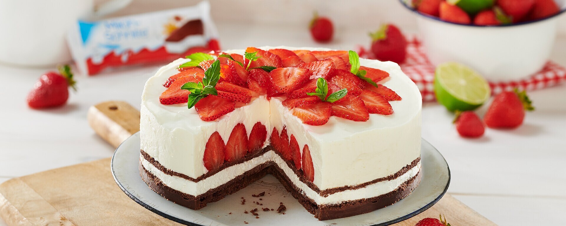 Mansikkajuustokakku Kinder Milk Slice®-patukoilla
