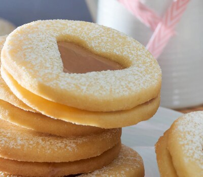 Äitienpäiväkeksit Kinder Chocolate®-suklaalla