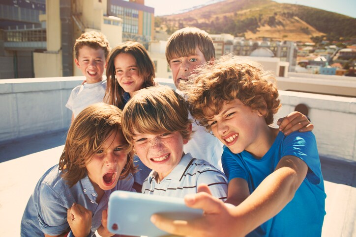 kids-together