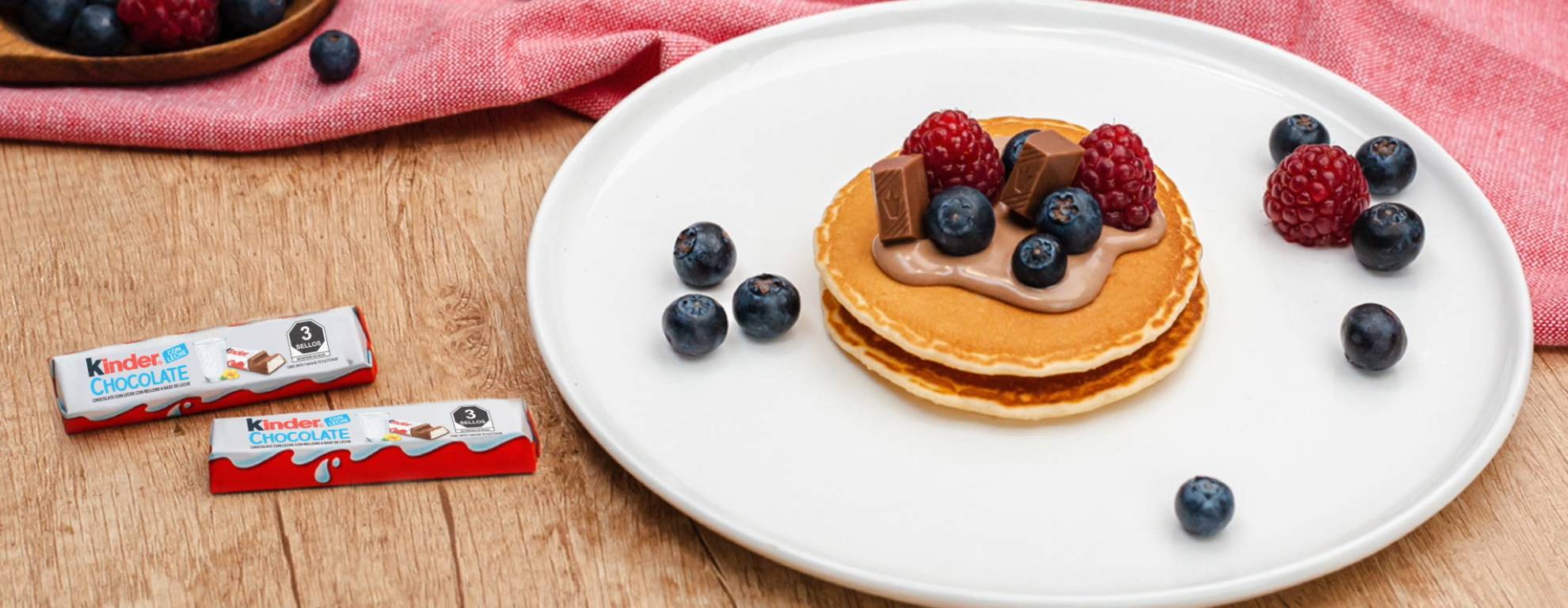 Hot cakes cubiertos de Kinder Chocolate