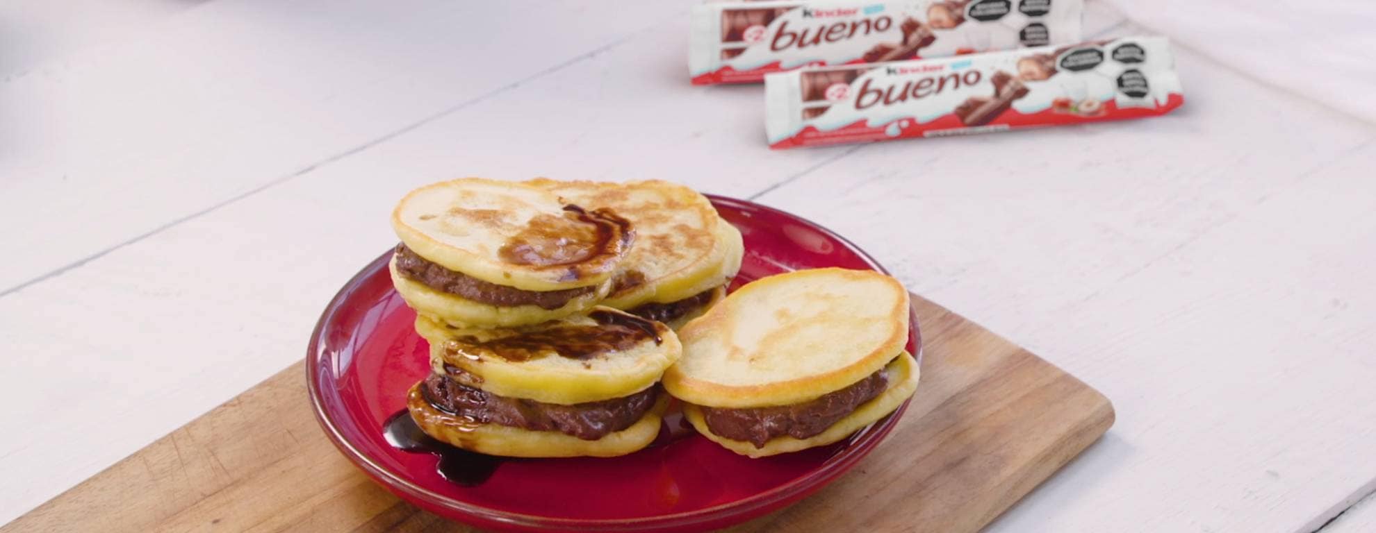 Mini sandwich de hotcake cubierto de chocolate Kinder Bueno