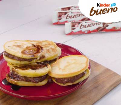 Mini sandwich de hotcake cubierto de chocolate Kinder Bueno
