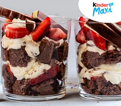Postre en capas cubierto de Kinder Maxi