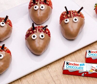 Mariquitas de fresa con Kinder® Chocolate header