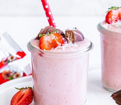 Jordgubbs och Banan Milkshake med Kinder Bueno