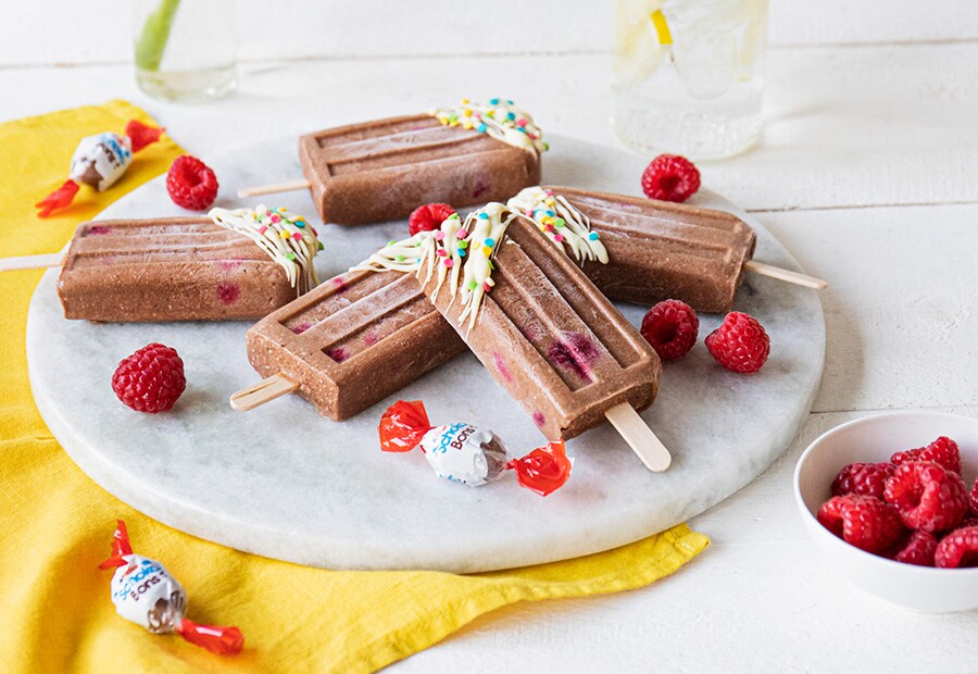 Sladoled Kinder Schoko-Bons z banano in malinami mobile teaser