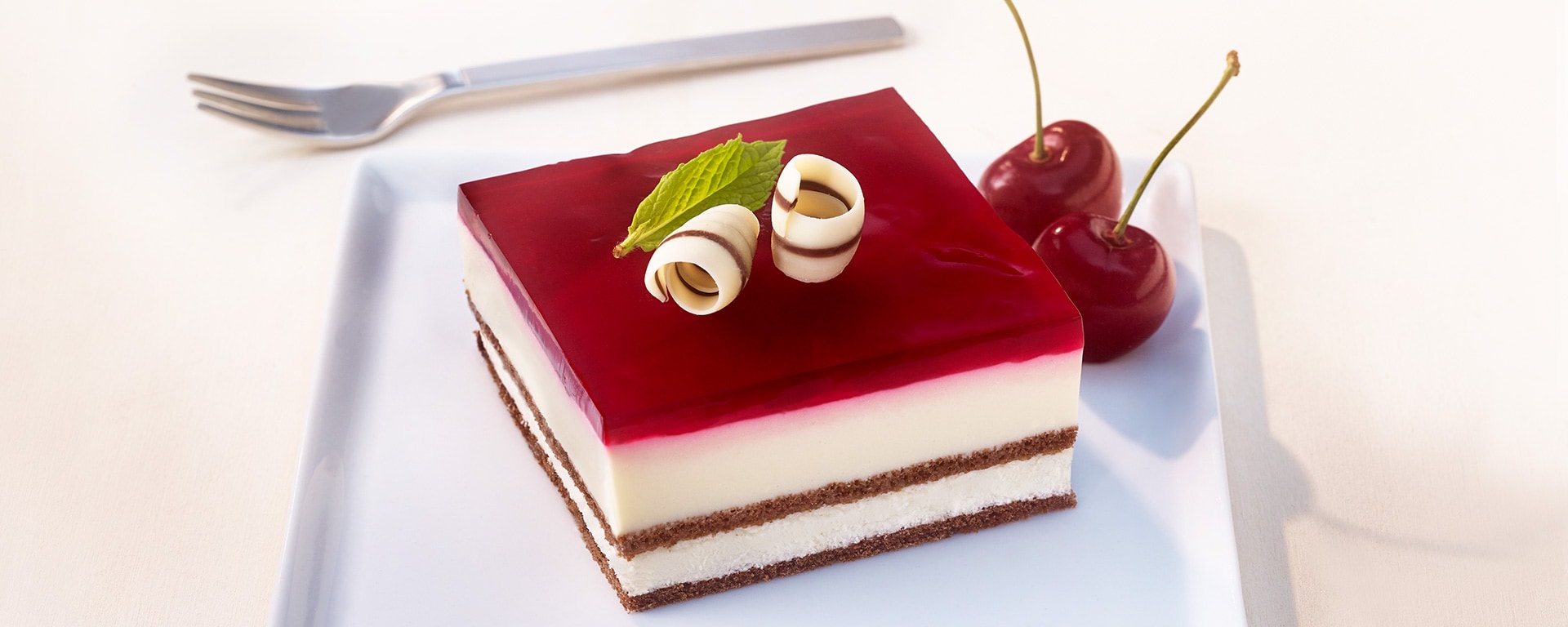 Kinder Mlich-Schnitte pecivo z višnjami in banano_header