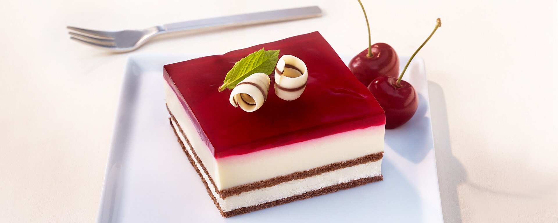 Kinder Mlich-Schnitte pecivo z višnjami in banano_header
